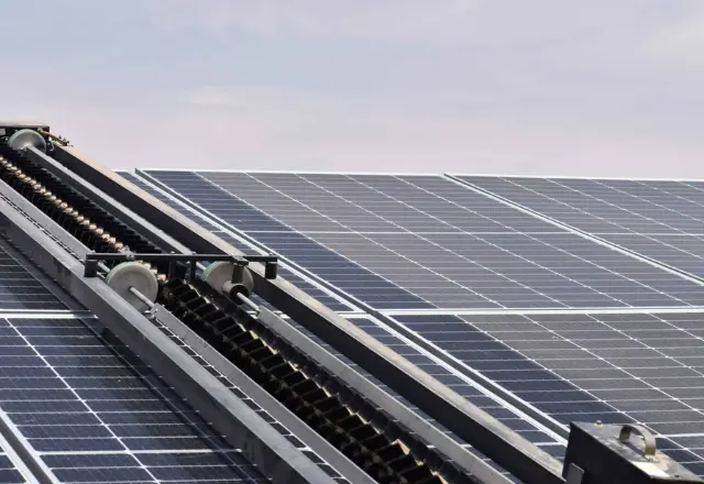 automatic robotic solar panel cleaning system